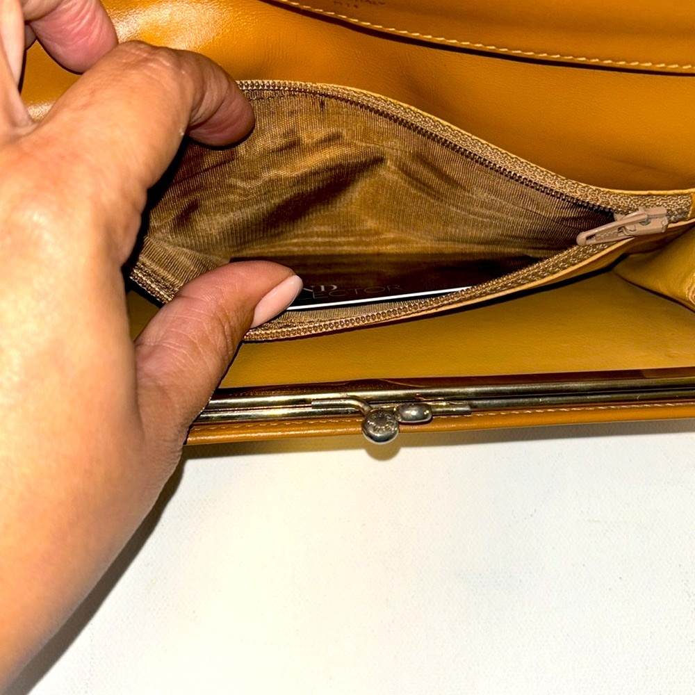 VGUC Celine Wallet w Kiss lock - Picture 10 of 14